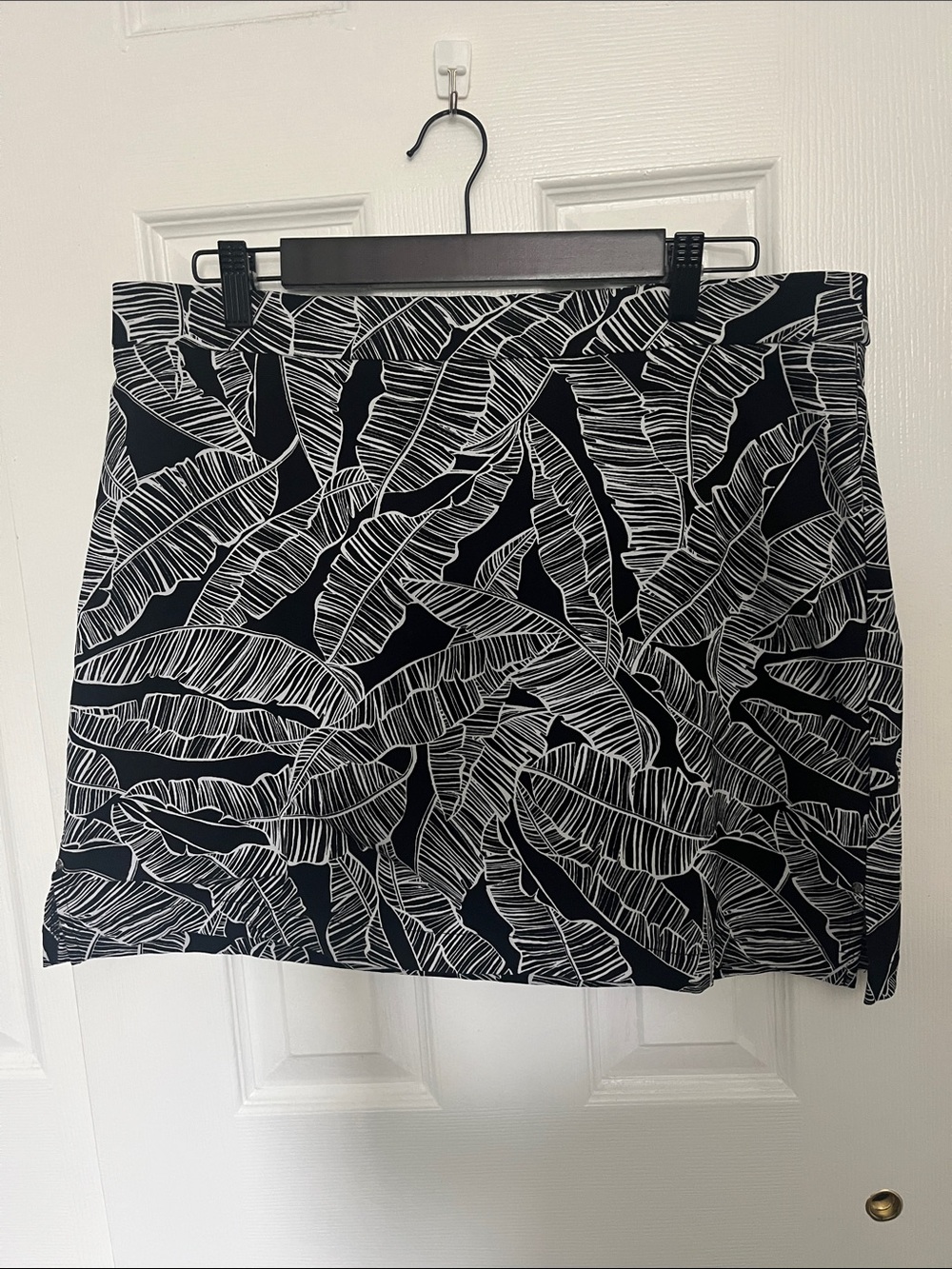 Rafaella Black and White Tropical Leaf-Print Mini Skirt